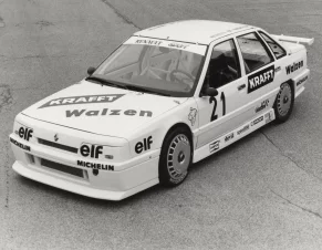 Vorschaubild zum Beitrag: Renault 21 Turbo Europa Cup: Wie eine brave Limousine zum Rennwagen wurde