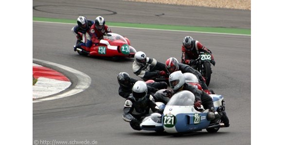 Start zur Deutschen Historischen Motorrad-Gespann-Meisterschaft