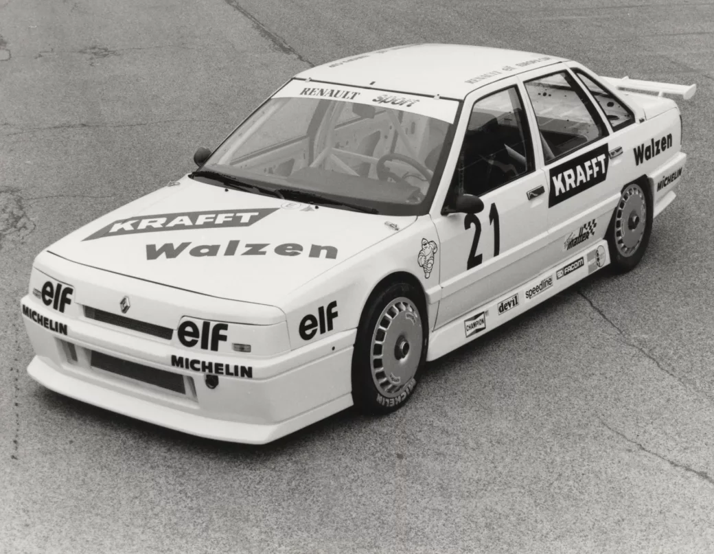 Vorschaubild zum Beitrag: Renault 21 Turbo Europa Cup: Wie eine brave Limousine zum Rennwagen wurde