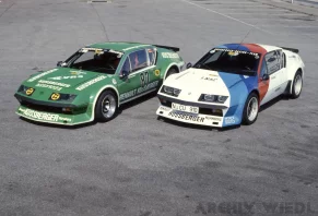 Vorschaubild zum Beitrag: Hot Pants und Heckmotoren: Alpine A310 V6 trifft im AutoQuartett auf den Porsche 911 SC