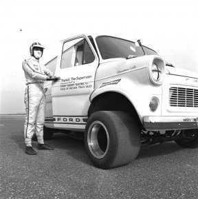 Vorschaubild zum Beitrag: Ford Transit Supervan von 1971 – Renntechnik im Transit