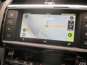 Vorschaubild zum Beitrag: Test Jaguar XE (2015) – Probefahrt mit dem 340 PS starken XE S und dem 180 PS starken XE 20d