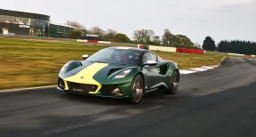 Vorschaubild zum Beitrag: Jim Clark lebt. Im Emira. Vielleicht.