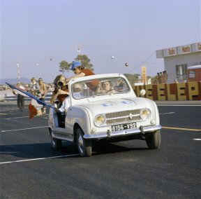Vorschaubild zum Beitrag: 50 Jahre Renault 4 Plein Air – Minimalismus für Sommer, Sonne und Strand