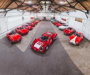 Vorschaubild zum Beitrag: Quadrifoglio hoch zwölf: RM Sotheby’s versteigert Alfa-Rennträume