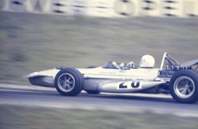 Vorschaubild zum Beitrag: Wie sich Hubert Hahne mit seinem March 701 in der Formel 1 blamierte!