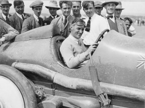 Vorschaubild zum Beitrag: Höllenritt auf Sand: Wie ein Sunbeam 350hp die 150 Meilen-Marke durchbrach