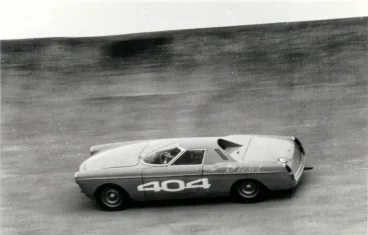 Peugeot 404 Diesel Record bei Rekordfahrten in Paris Montlhéry
