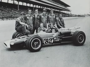 Vorschaubild zum Beitrag: 31. Mai 1965 – Jim Clark fährt beim Indianapolis 500 überlegen zum Sieg