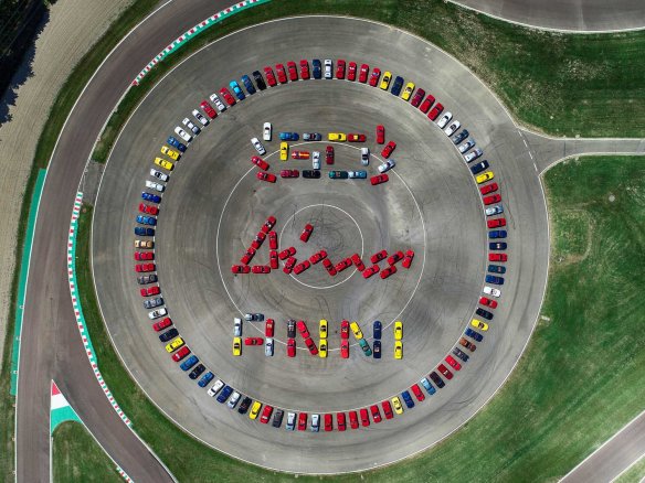 Ferrari feiert 50 Jahre Dino mit einem aufregenden Bild