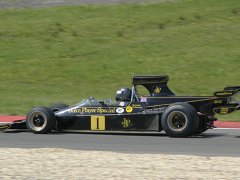 Lotus 76