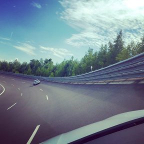 Vorschaubild zum Beitrag: Den Assistenz- und Sicherheitssystemen im Skoda Superb auf den Zahn gefühlt