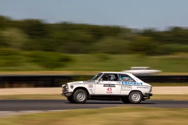 Peugeot 204 Coupé bei der Tour Auto 2022