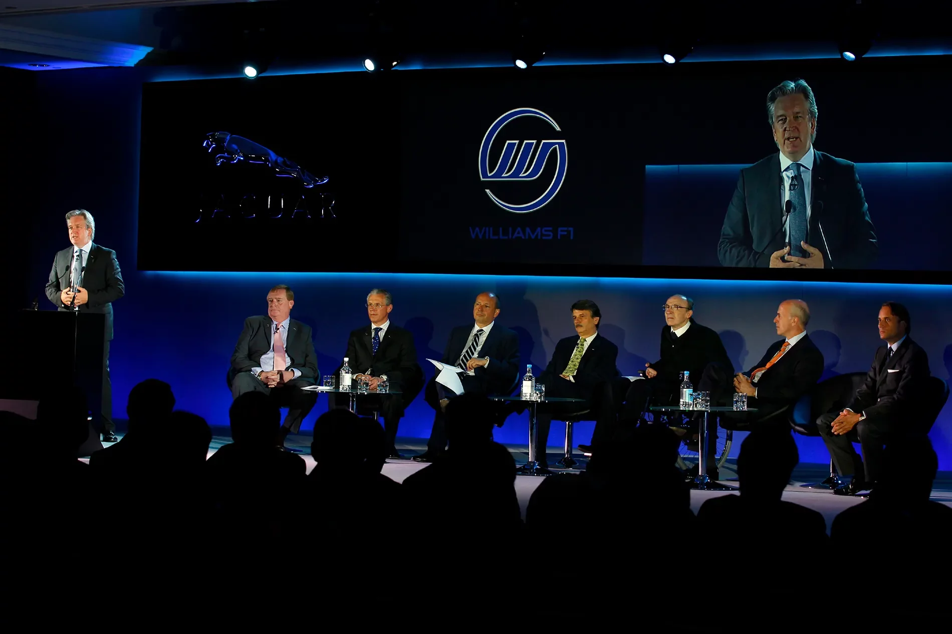 Pressekonferenz zum Bau des Jaguar C-X75