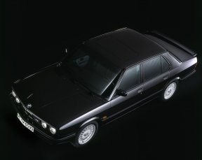 Vorschaubild zum Beitrag: 30 Jahre BMW M5 – Sportlichkeit in der oberen Mittelklasse