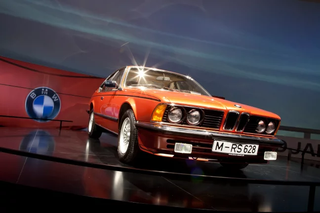 Vorschaubild zum Beitrag: Haifischnase und Haltung: 50 Jahre BMW 6er im BMW Museum