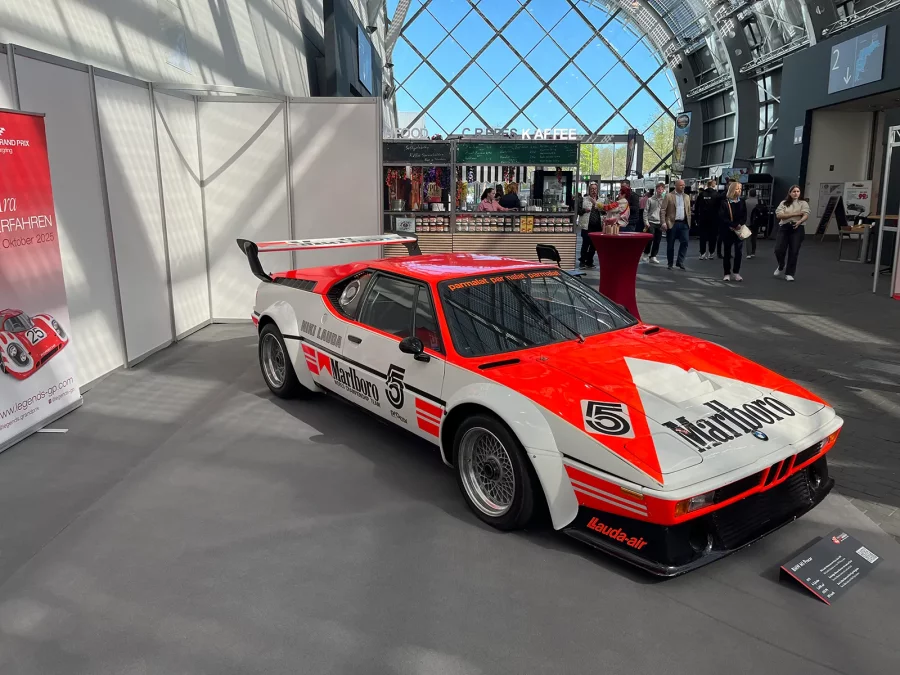 Niki Laudas BMW M1 Procar mit Chassis 4301028