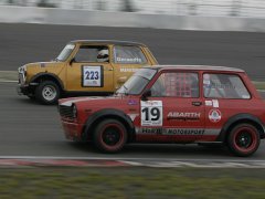 Autobianchi und Mini: Basti und Wolfgang im Kurvenfight
