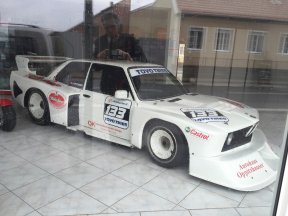 Vorschaubild zum Beitrag: Carspotting: Plötzlich steht da ein Schnitzer BMW 320 Turbo Gruppe 5