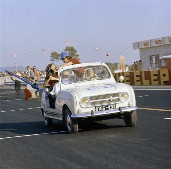 50 Jahre Renault 4 Plein Air – Minimalismus für Sommer, Sonne und Strand
