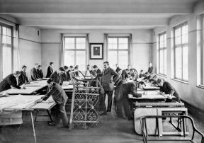 Vorschaubild zum Beitrag: Wie Opel seit 1865 junge Menschen ins Berufsleben begleitet …