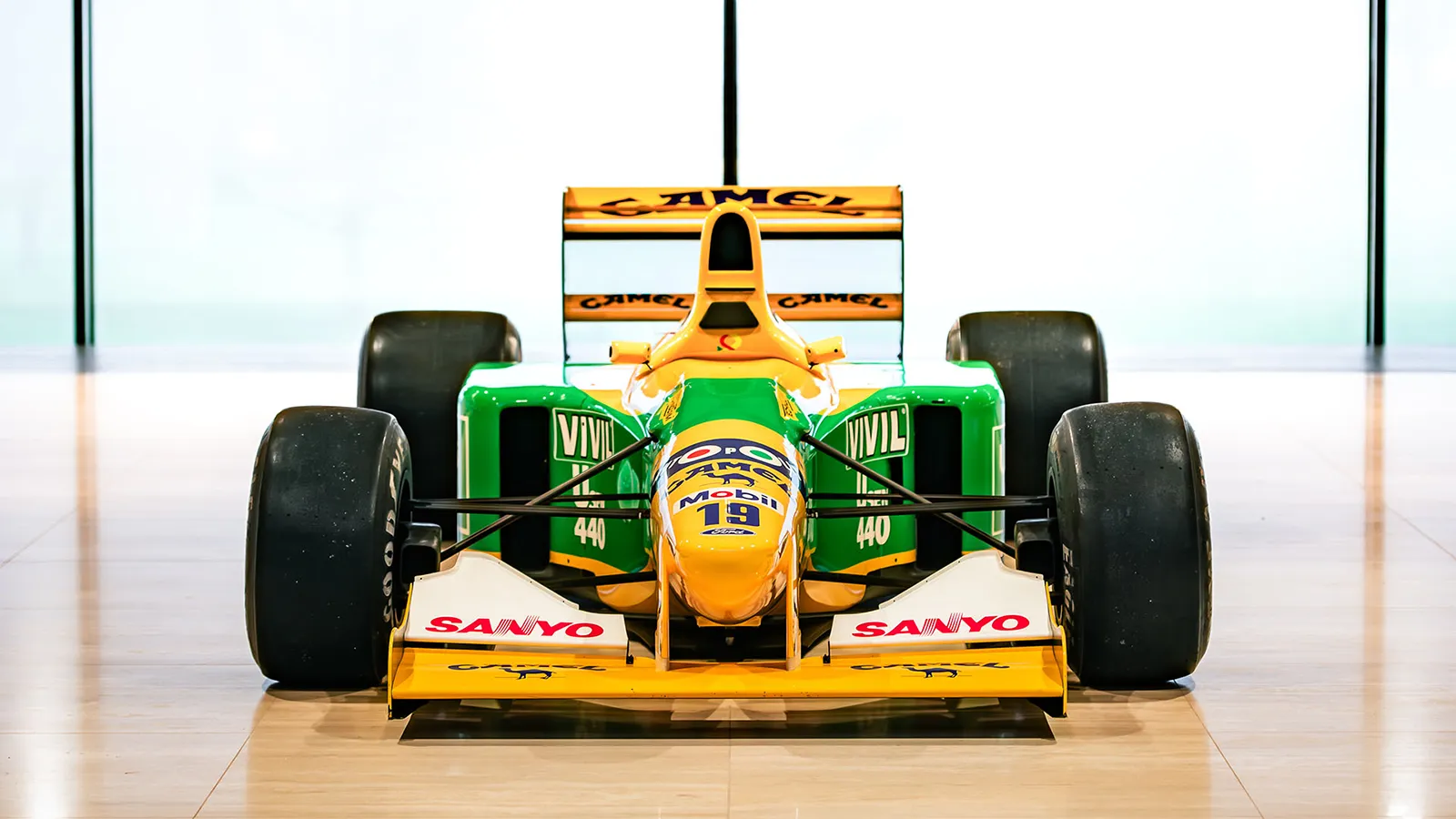 Der Benetton B192 von Michael Schumachers erstem Formel-1-Sieg 1992 wird erstmals öffentlich versteigert.
