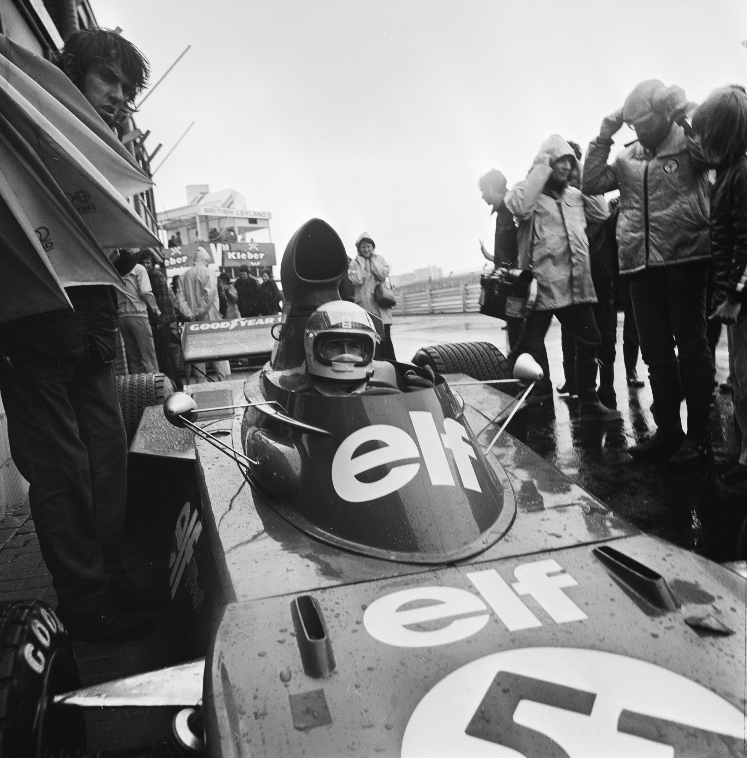 Kurt Ahrens im Porsche 908 bei einer Verstanstaltung in Hockenheim.