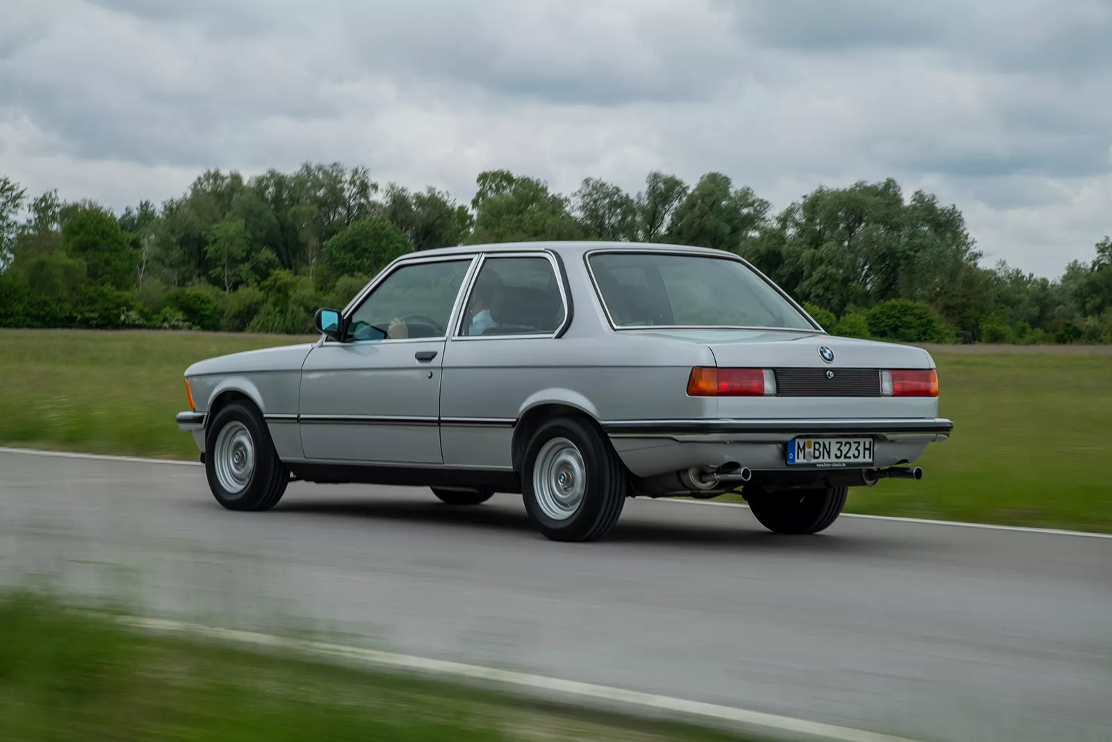 BMW 323 mit Sechszylindermotor
