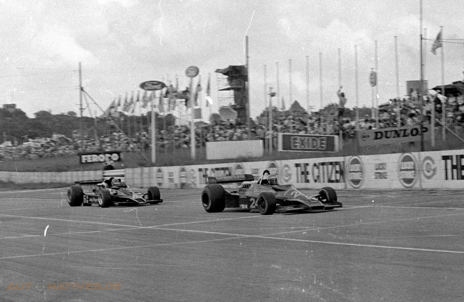 Ronnie Peterson im Lotus (links) beim Großen Preis von Südafrika 1978