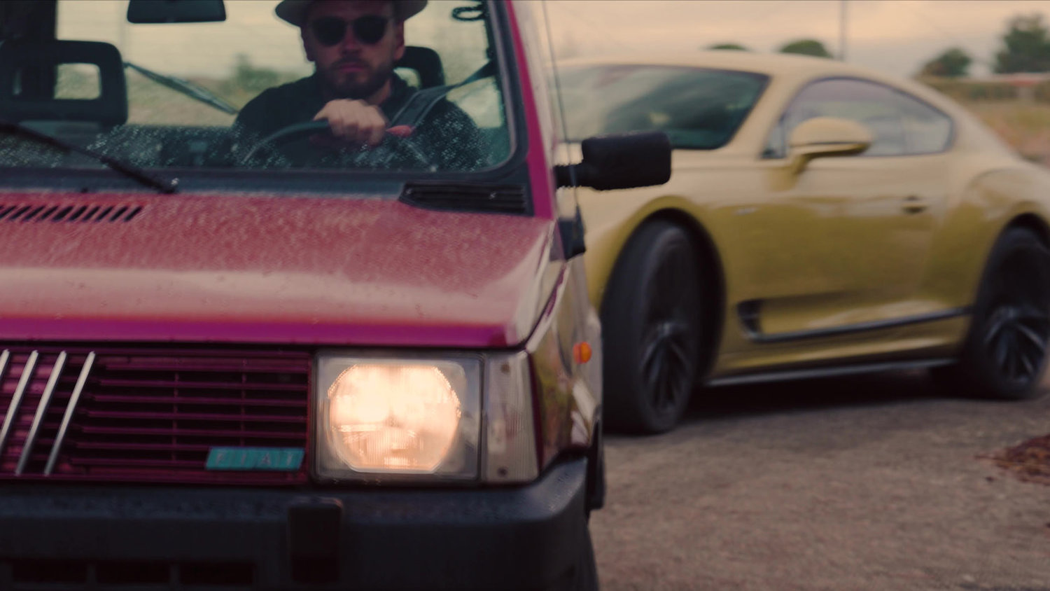 Auch ein Fiat Panda spielt im Video Continental Drift mit.