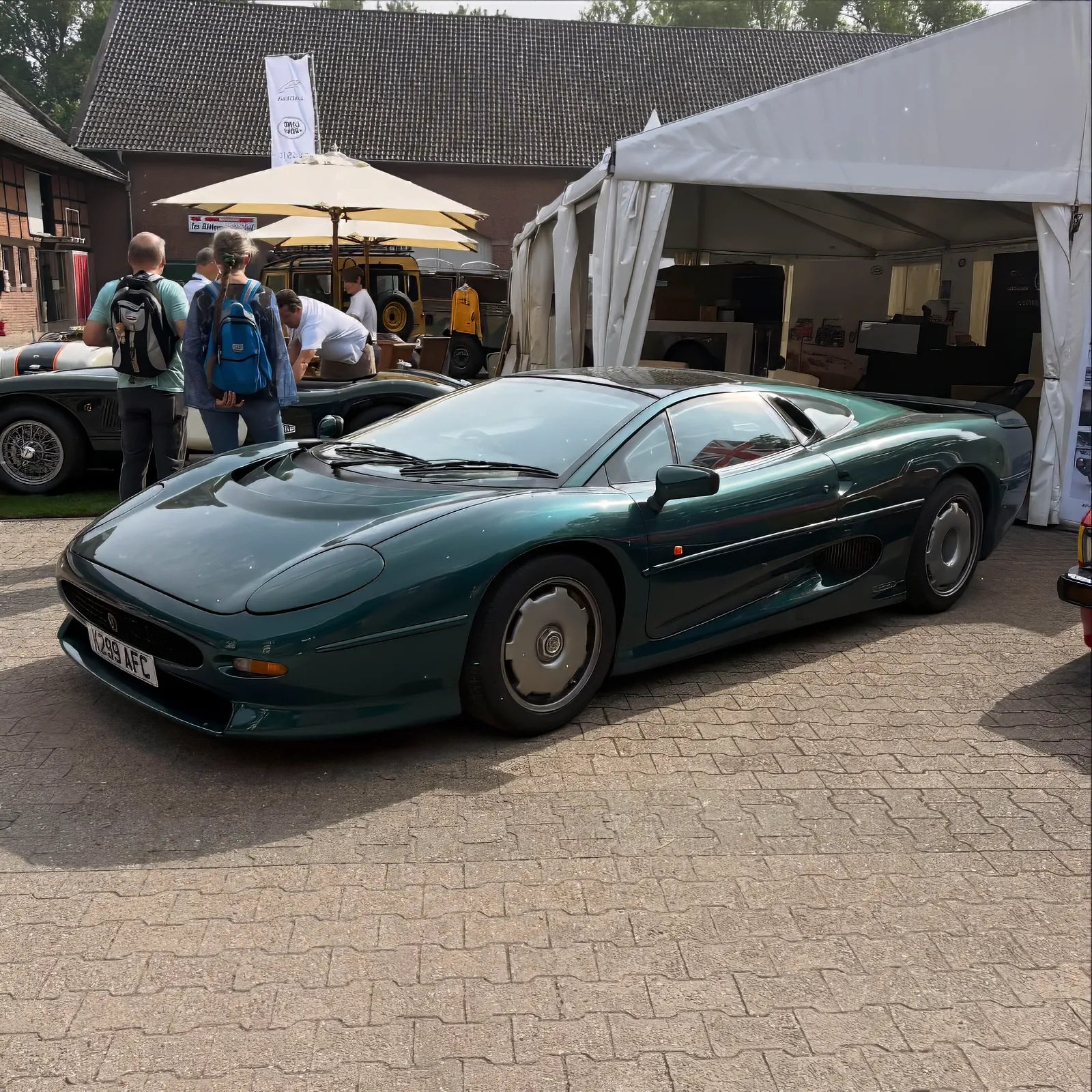 Jaguar XJ220