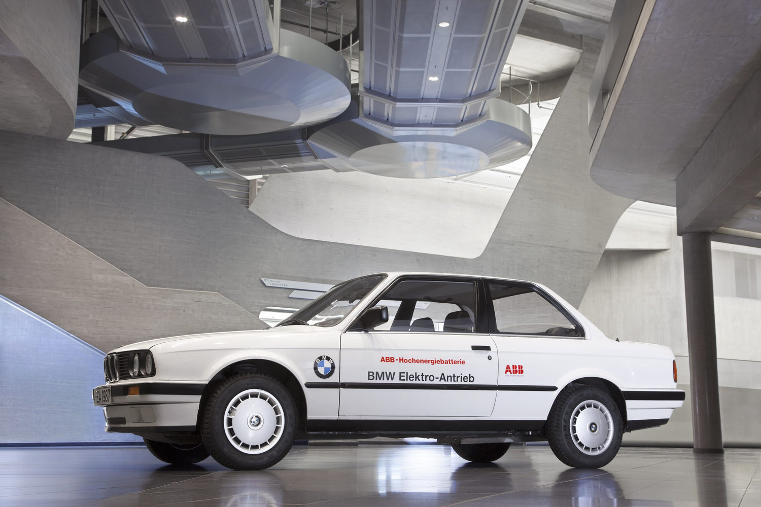 Elektrischer BMW 325 iX