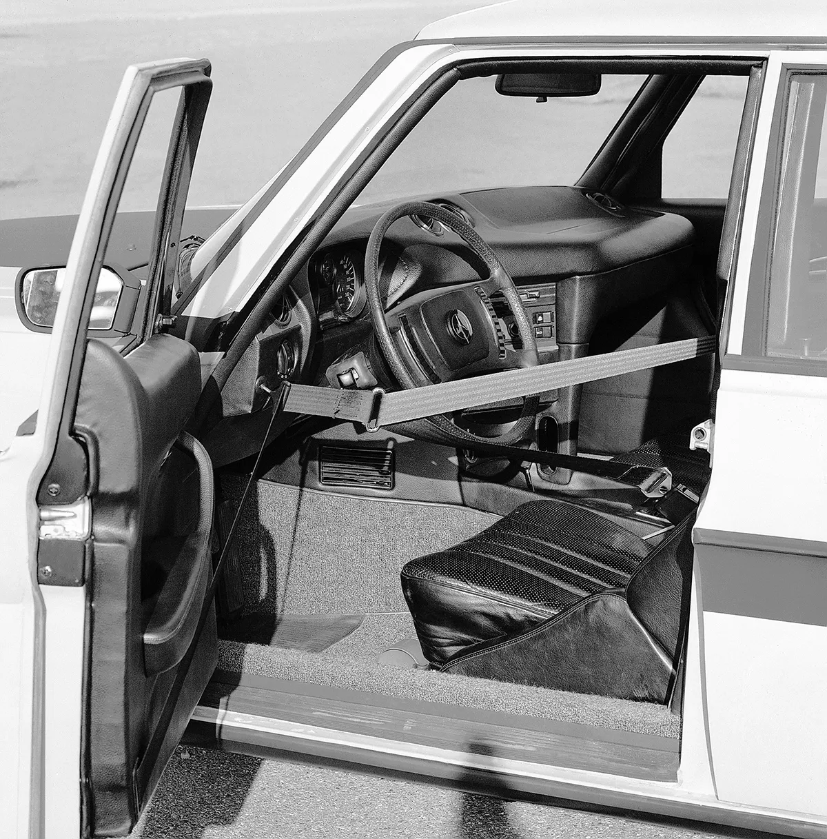 Innenraum Mercedes-Benz Experimental-Sicherheits-Fahrzeug ESF 05