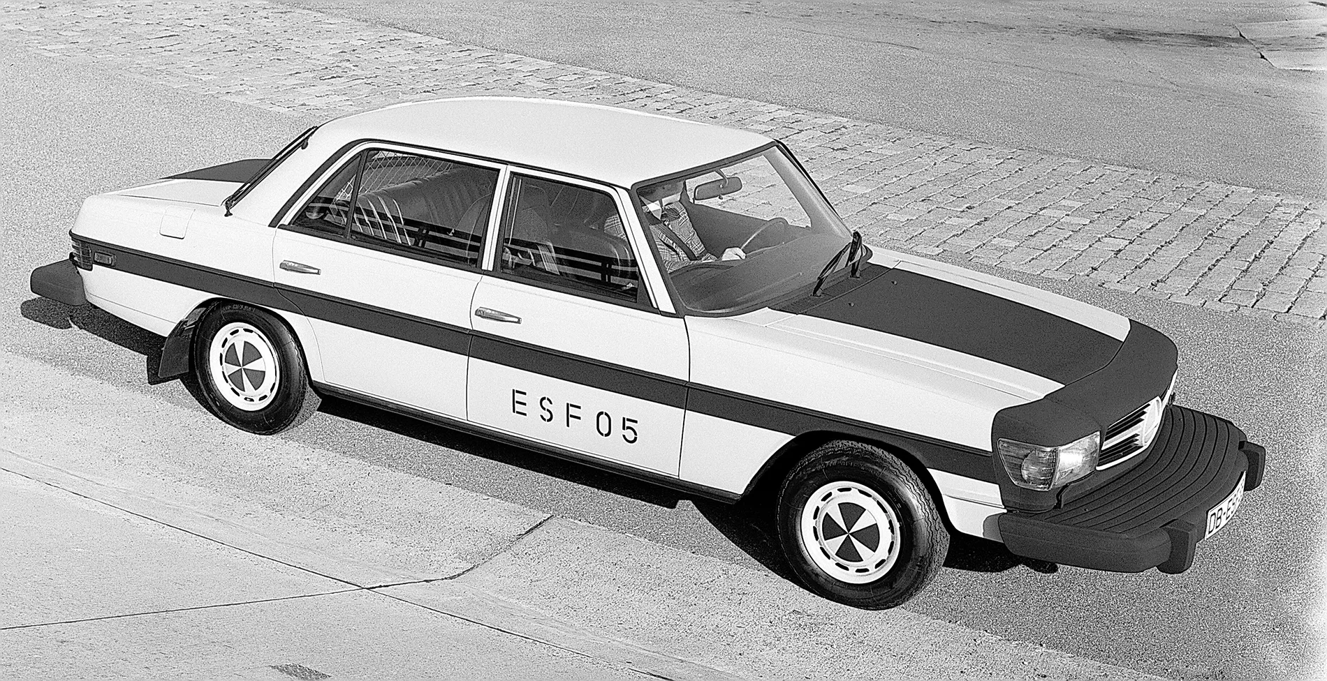 Mercedes-Benz Experimental-Sicherheits-Fahrzeug ESF 05