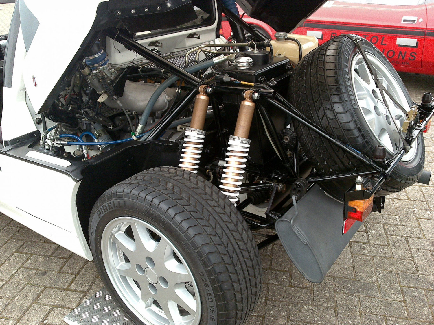 Motorraum des Ford RS200