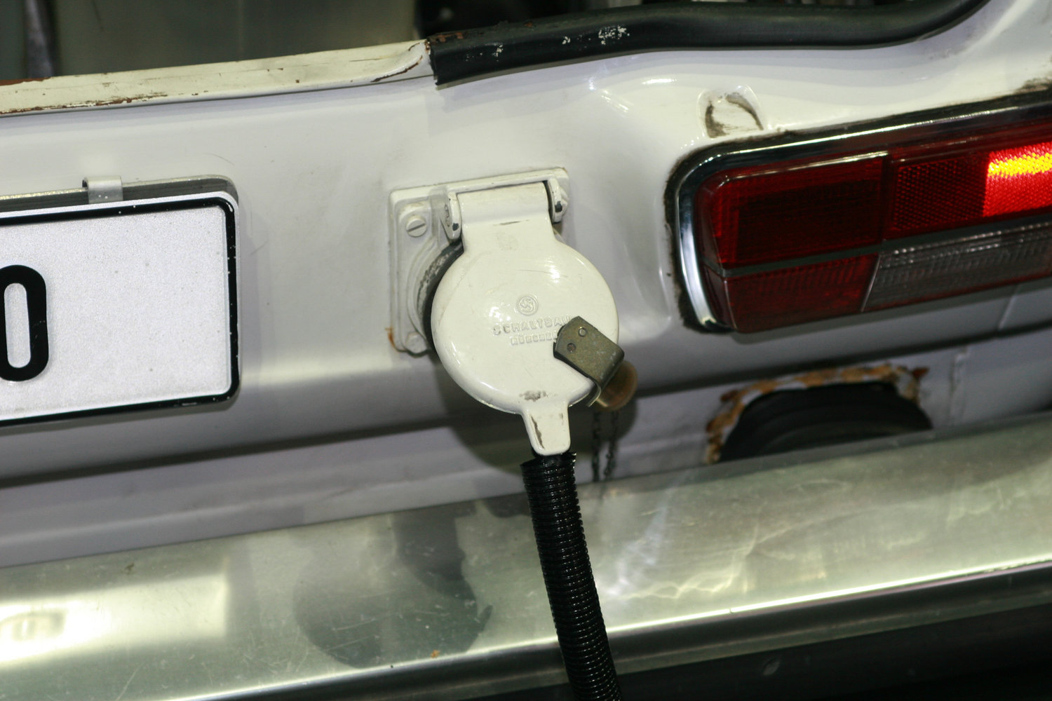 Titelbild zum Artikel:Über das Laden des E-Autos – Mehr als 15 Minuten bis zum ersten Strom im Akku 