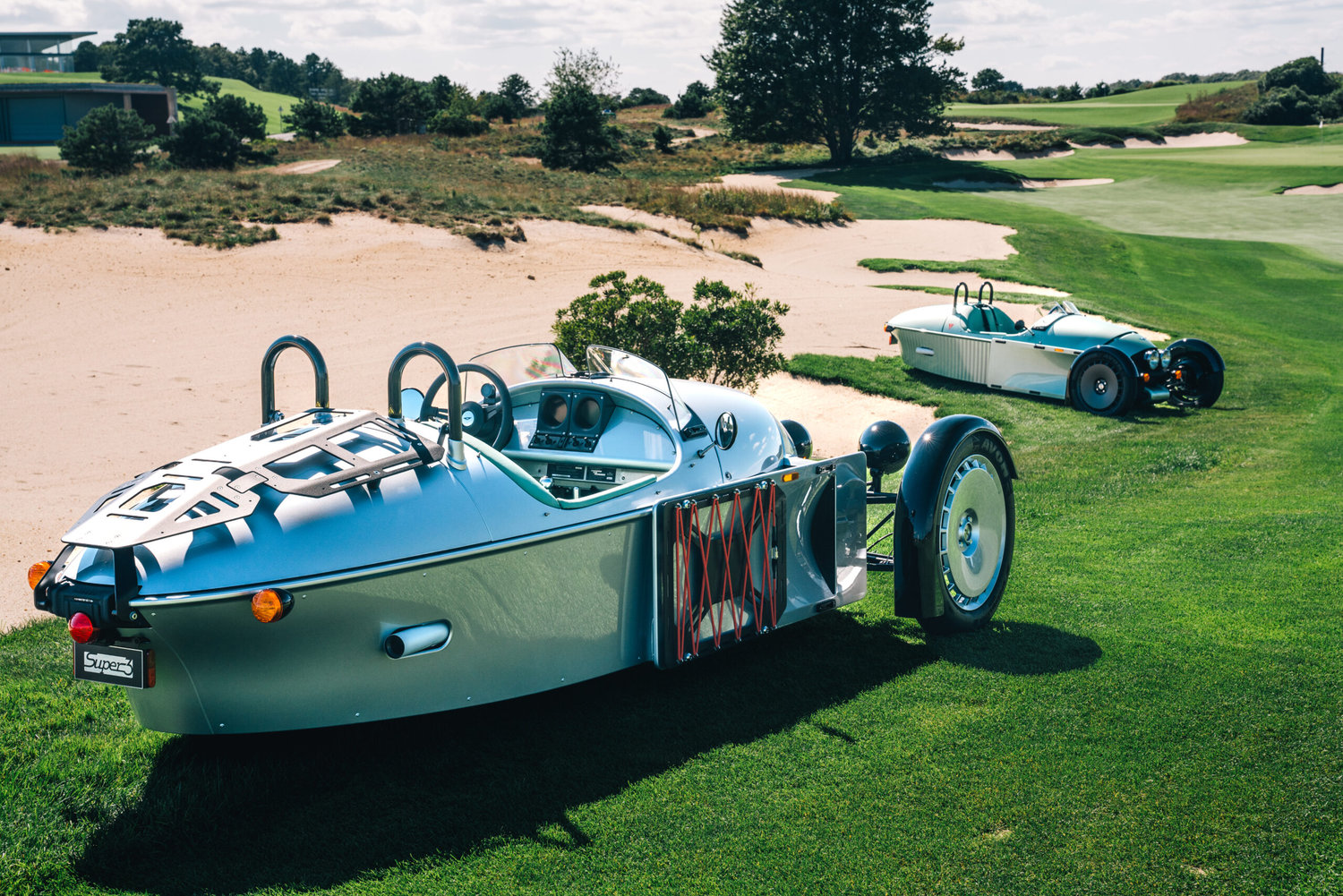 Premiere feiert der Morgan Super 3 bei der automobilen Gartenparty „The Bridge“.