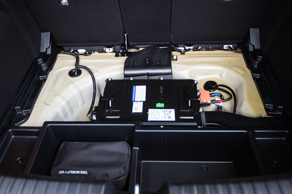 Die Lithium-Ionen-Batterie im Kofferraum des XCeed