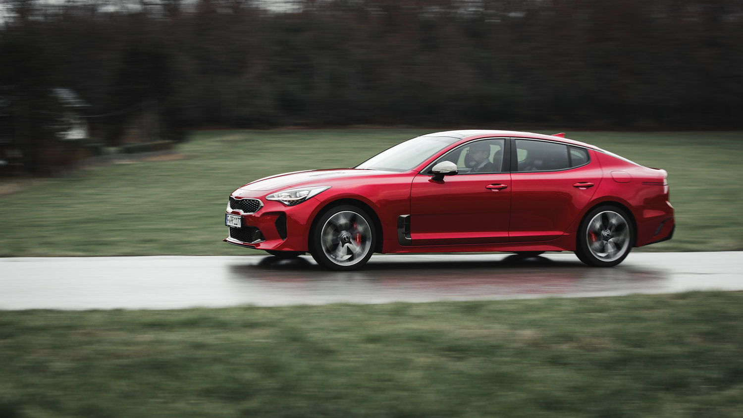Titelbild zum Artikel:Kia Stinger GT 3.3 T-GDI AWD (2019) im Test