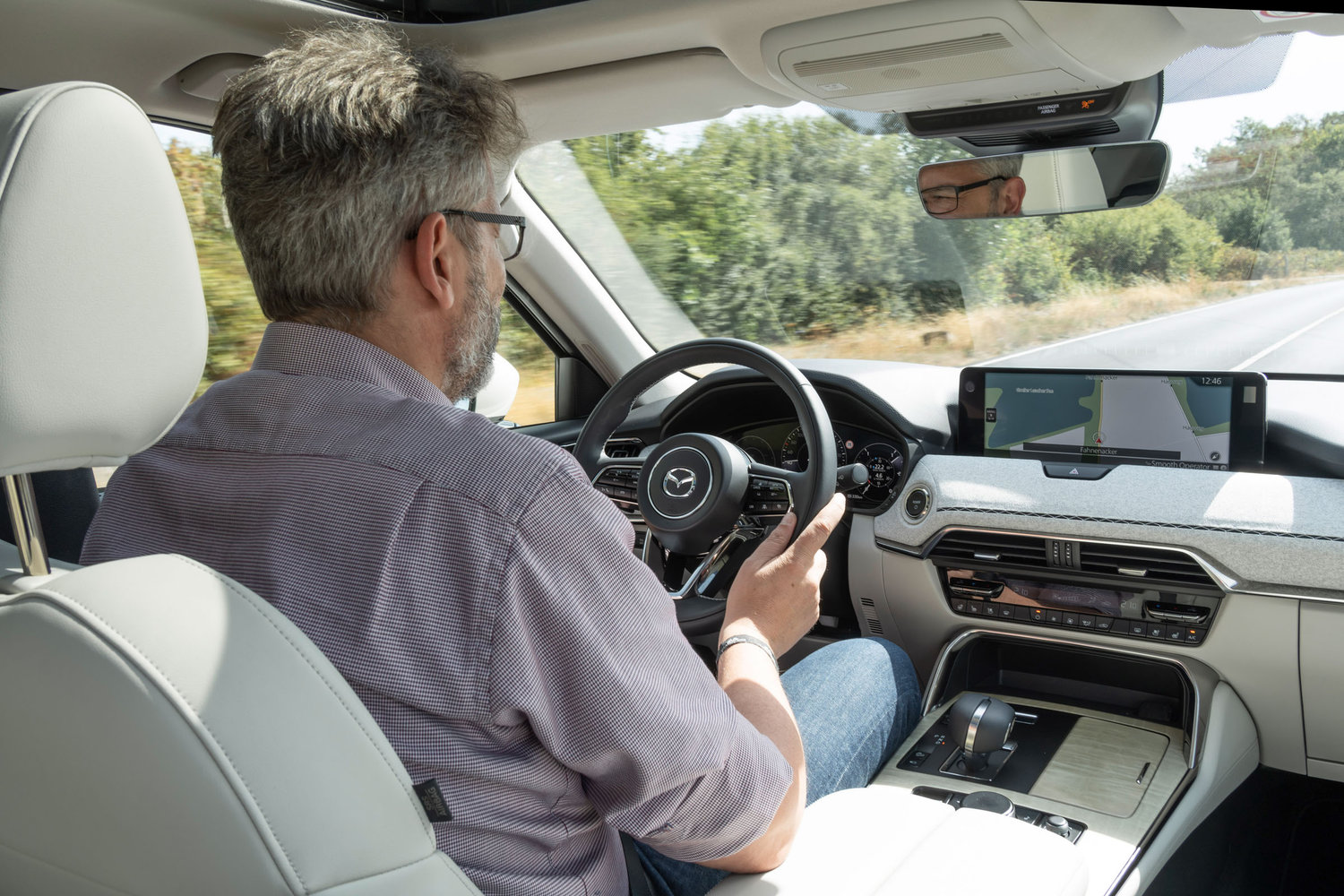 Tom Schwede auf Probefahrt im Mazda CX-60 e-Skyactiv PHEV