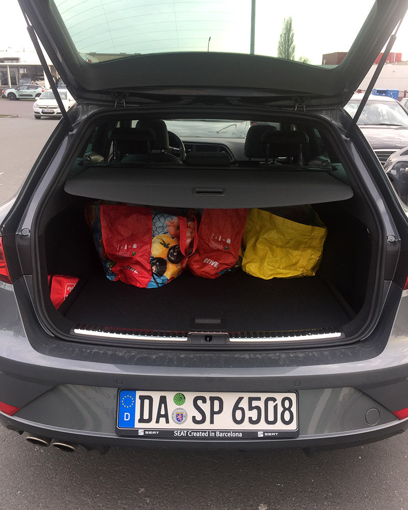 Der Kofferraum des Seat Leon ST reicht für den Wochenendeinkauf