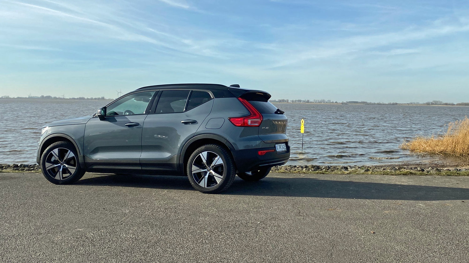 Heckansicht des Volvo XC40 Recharge P8 AWD