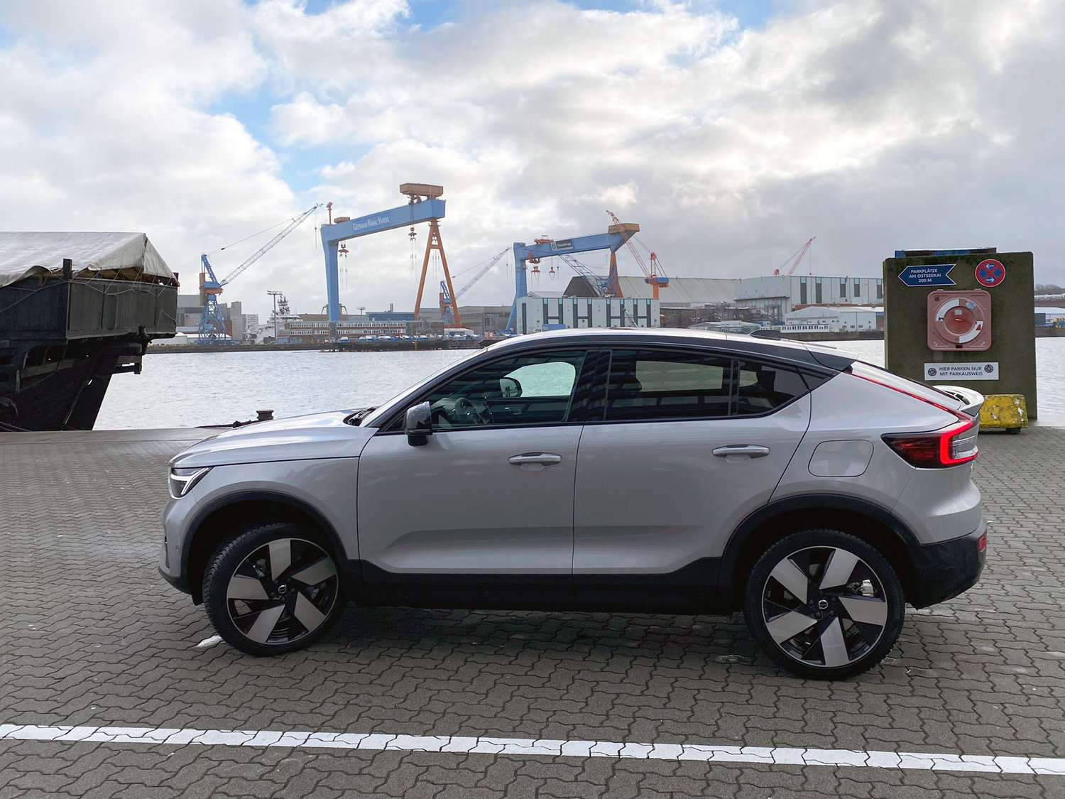 Volvo C40 Recharge Pure Electric am Schwedenkai in Kiel