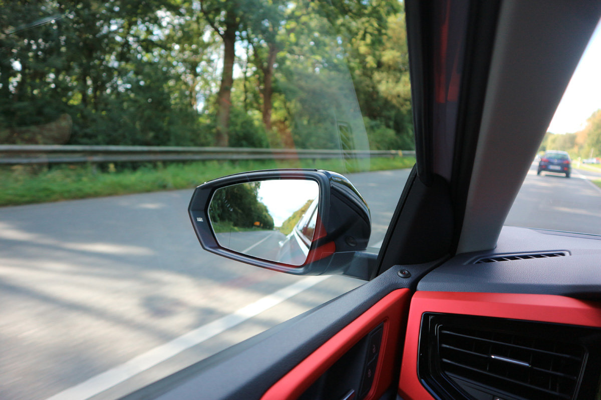 Rückspiegel des VW Polo