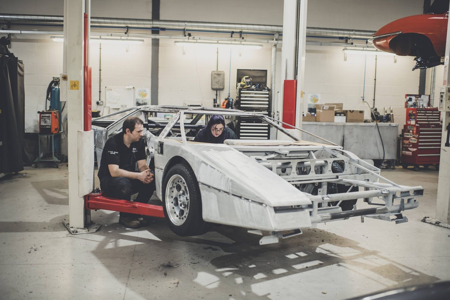 Der Aston Martin Bulldog während der Restauration