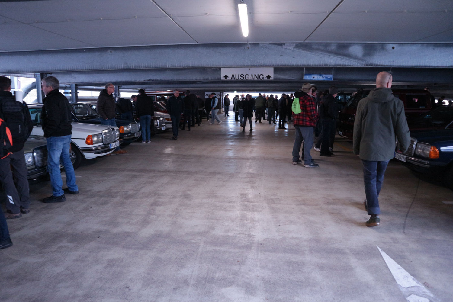 Das Parkhaus der Messe Bremen während der Bremen Classic Motorshow 2025