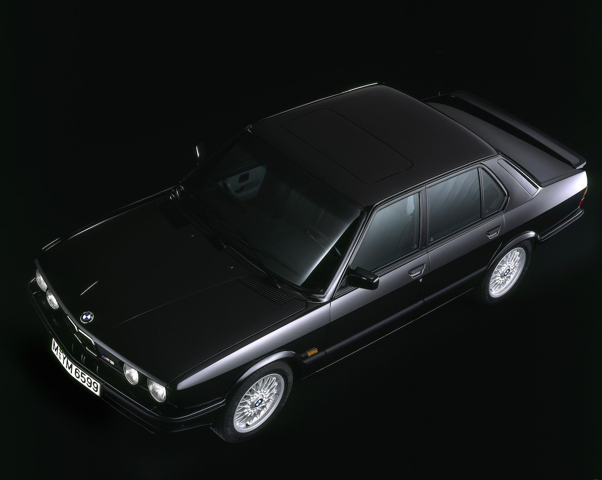 Der erste BMW M5 von 1984 (Foto: BMW)