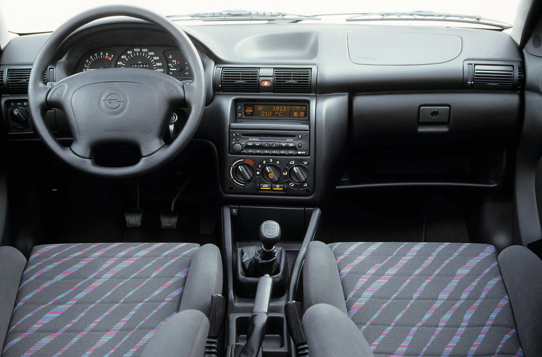 Innenraum des Opel Astra F