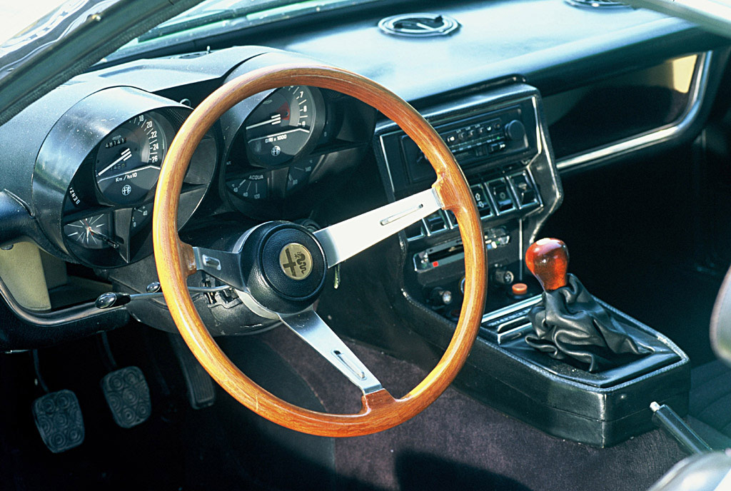 Alfa Romeo Montreal Innenraum