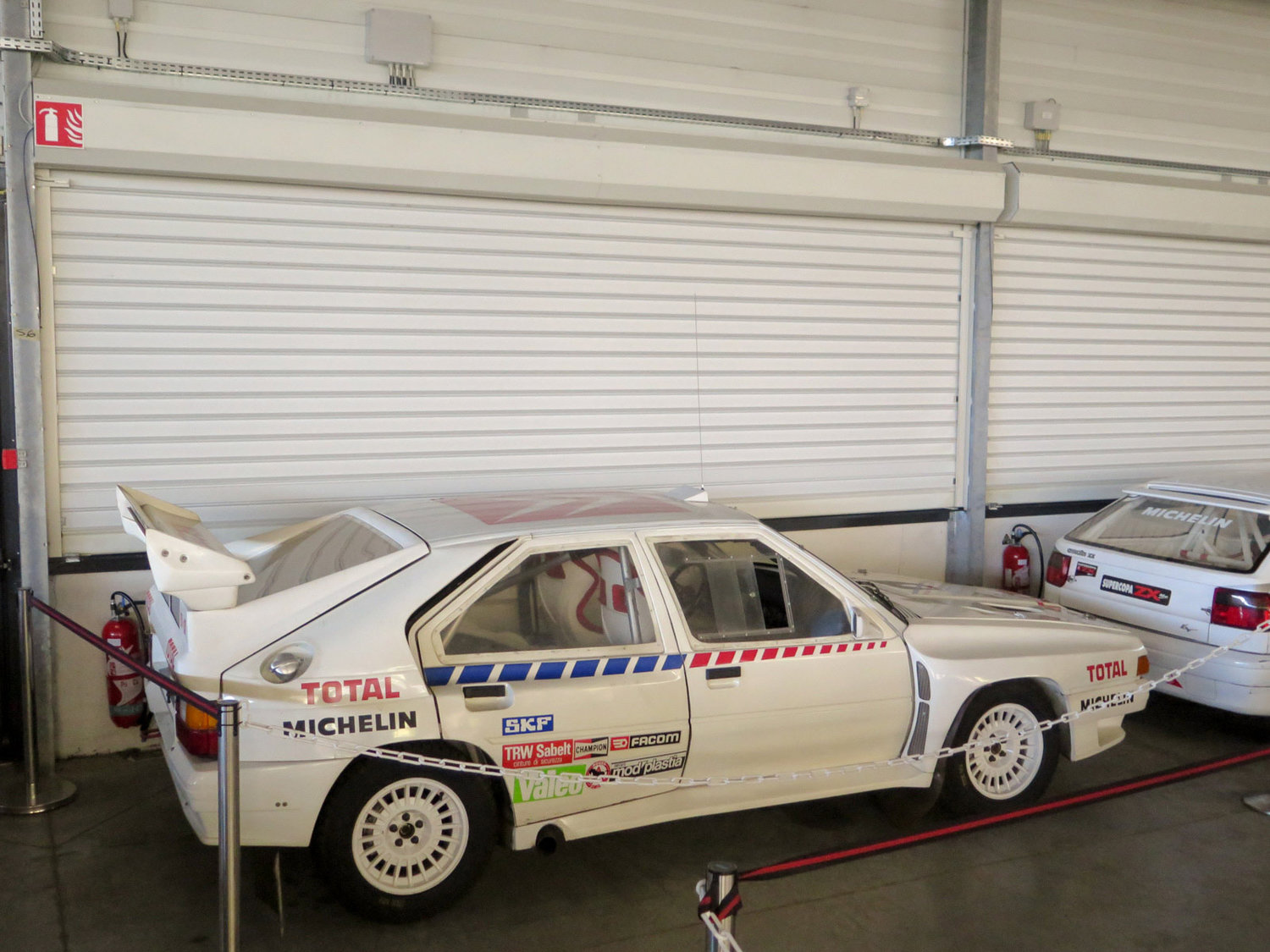 Seitenansicht des Citroën BX 4TC, ausgestellt im Conservatoire von Citroën